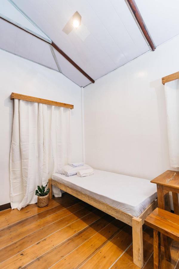 Higala Hostel Siargao 제너럴 루나 외부 사진